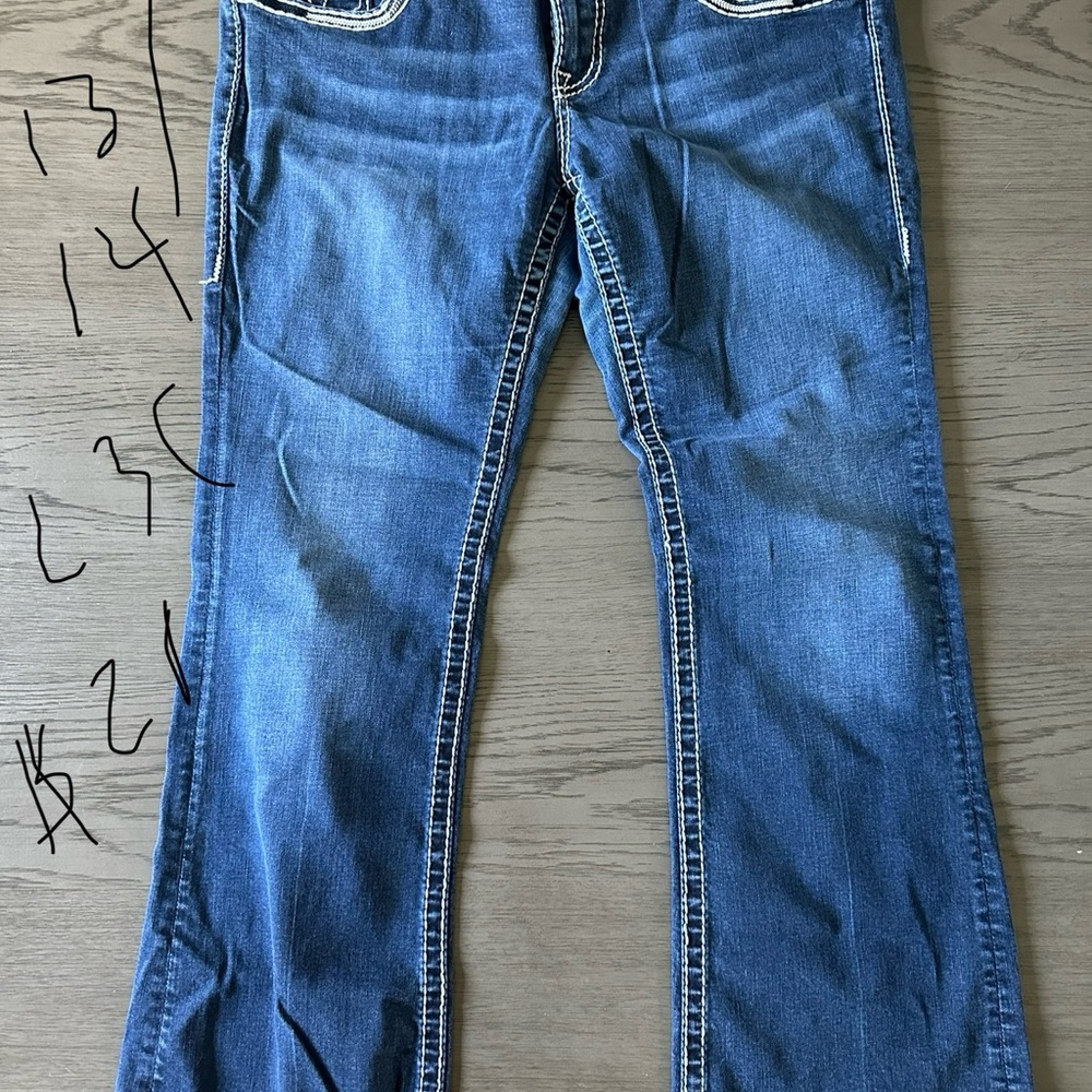 Vigoss bootcute jeans with gold stitching on back pockets
